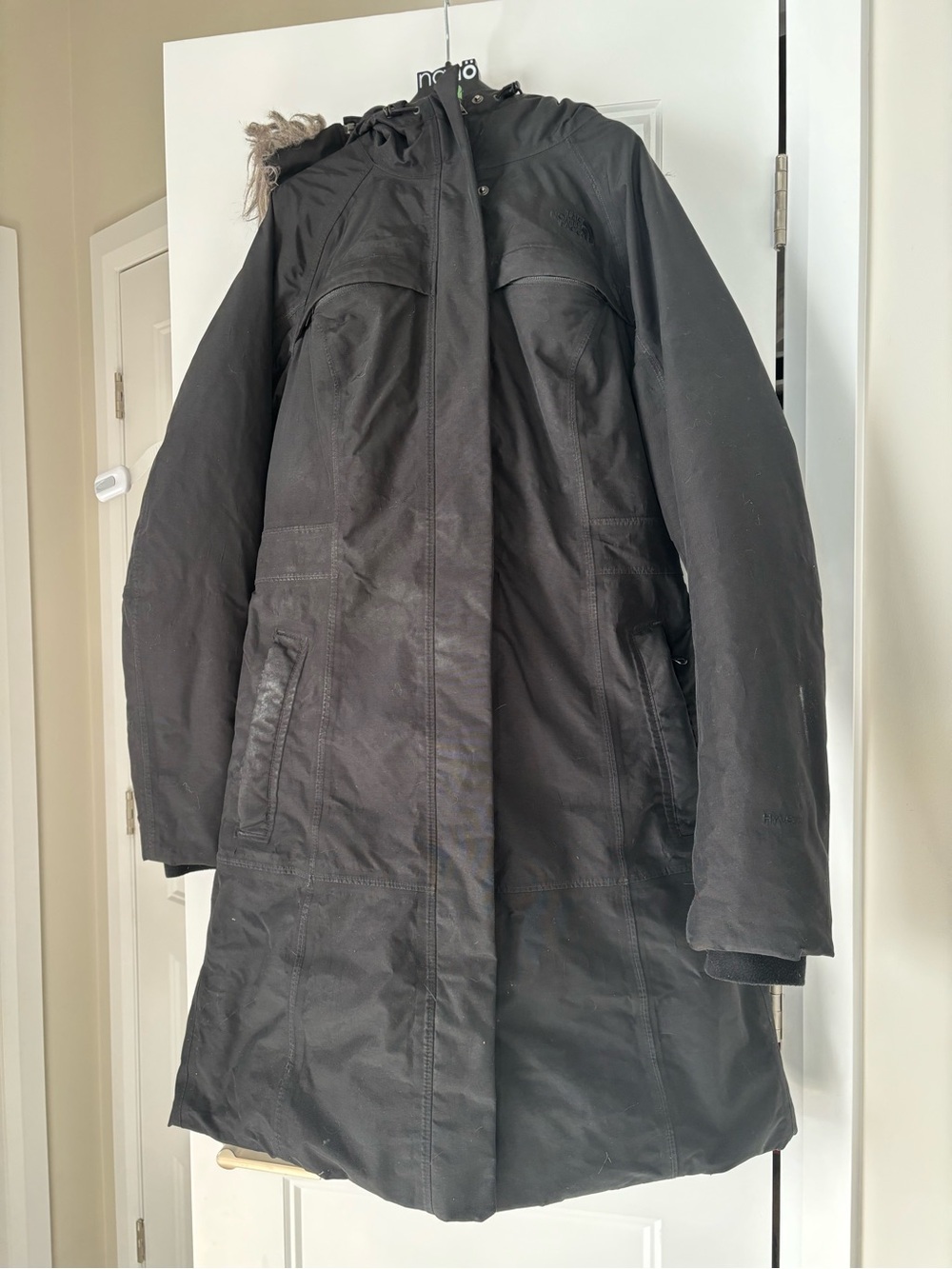 The North Face Womenโs Black Hyvent Parka with Hood
